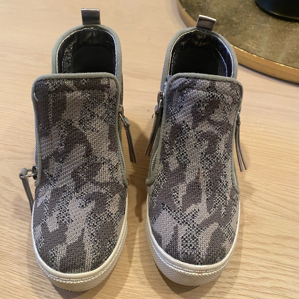 Steve Madden girls high tops grey shoes